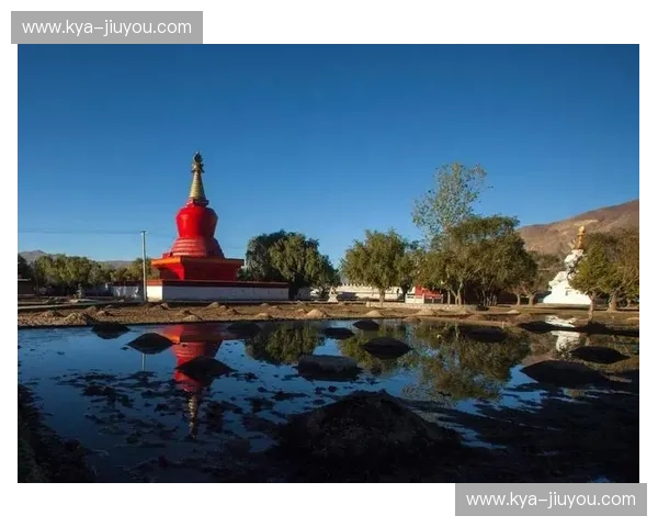 霓虹与经幡的平行时空：在香港极致繁华中突围，去不丹云端秘境拾遗